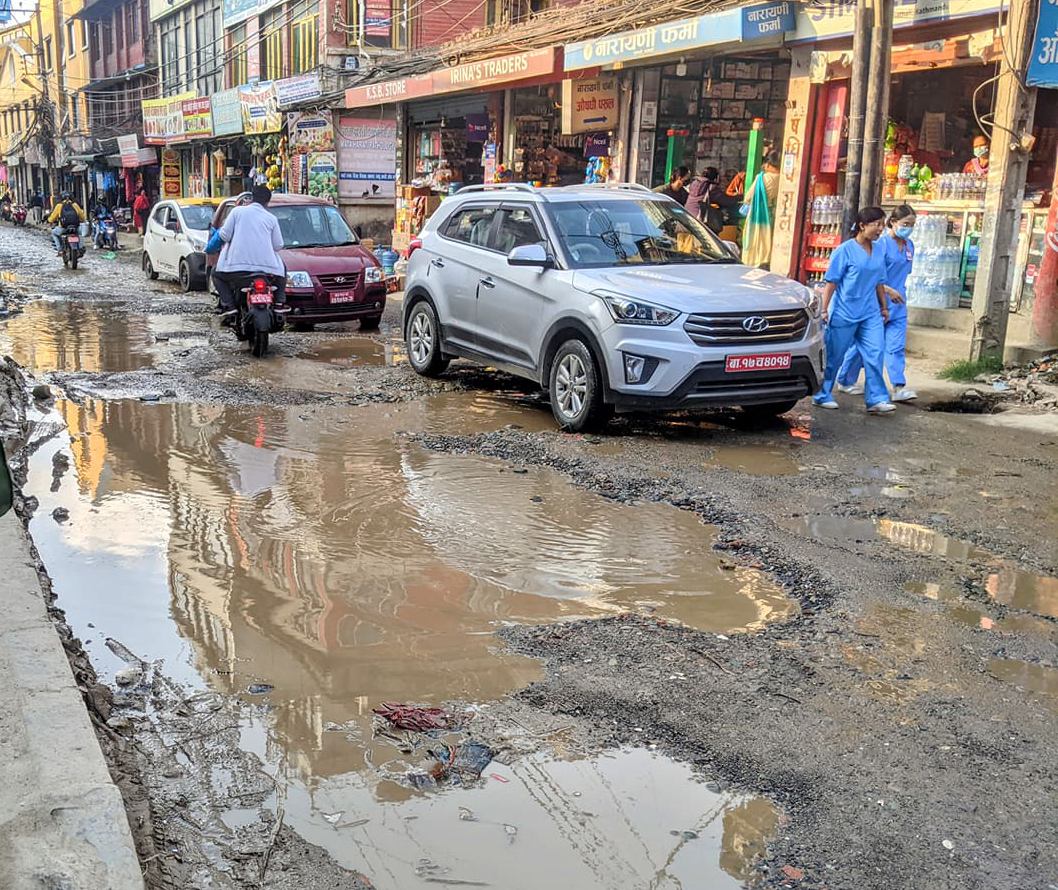 म्याद सकिएको पाँच महिनामा पनि पिच भएन थापाथली–प्रसूतिगृह सडकखण्ड